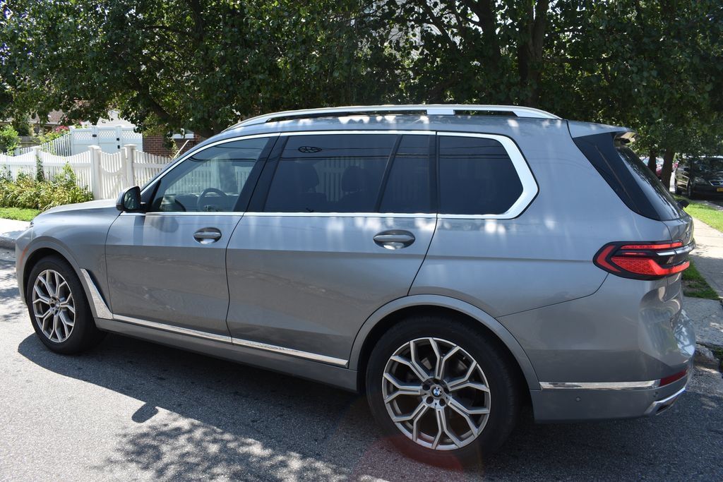 Used 2025 BMW X7 xDrive40i AWD/4WD image 9