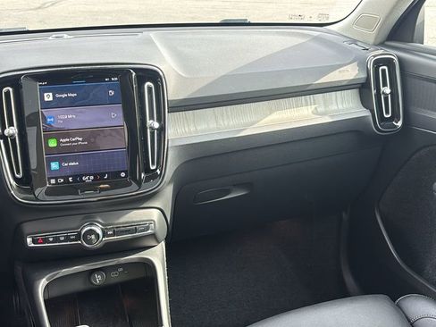 Certified 2025 Volvo XC40 B5 Plus AWD/4WD image 8
