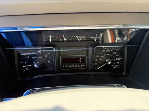 Used 2013 Lincoln Navigator 2WD w/ HD Trailer Tow Pkg image 10