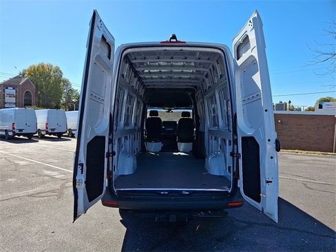 Used 2025 Mercedes-Benz Sprinter 2500 image 29