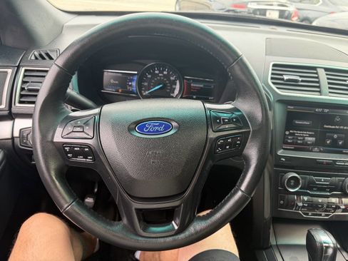 Used 2016 Ford Explorer XLT w/ Equipment Group 202A AWD/4WD image 35