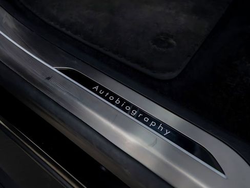 Used 2025 Land Rover Range Rover Long Wheelbase Autobiography AWD/4WD image 19
