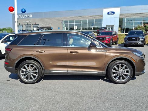 Used 2022 Lincoln Corsair AWD w/ Premium Package image 7
