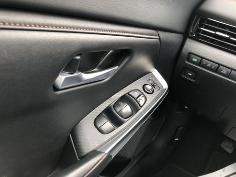 Used 2025 Nissan Sentra SR FWD image 11