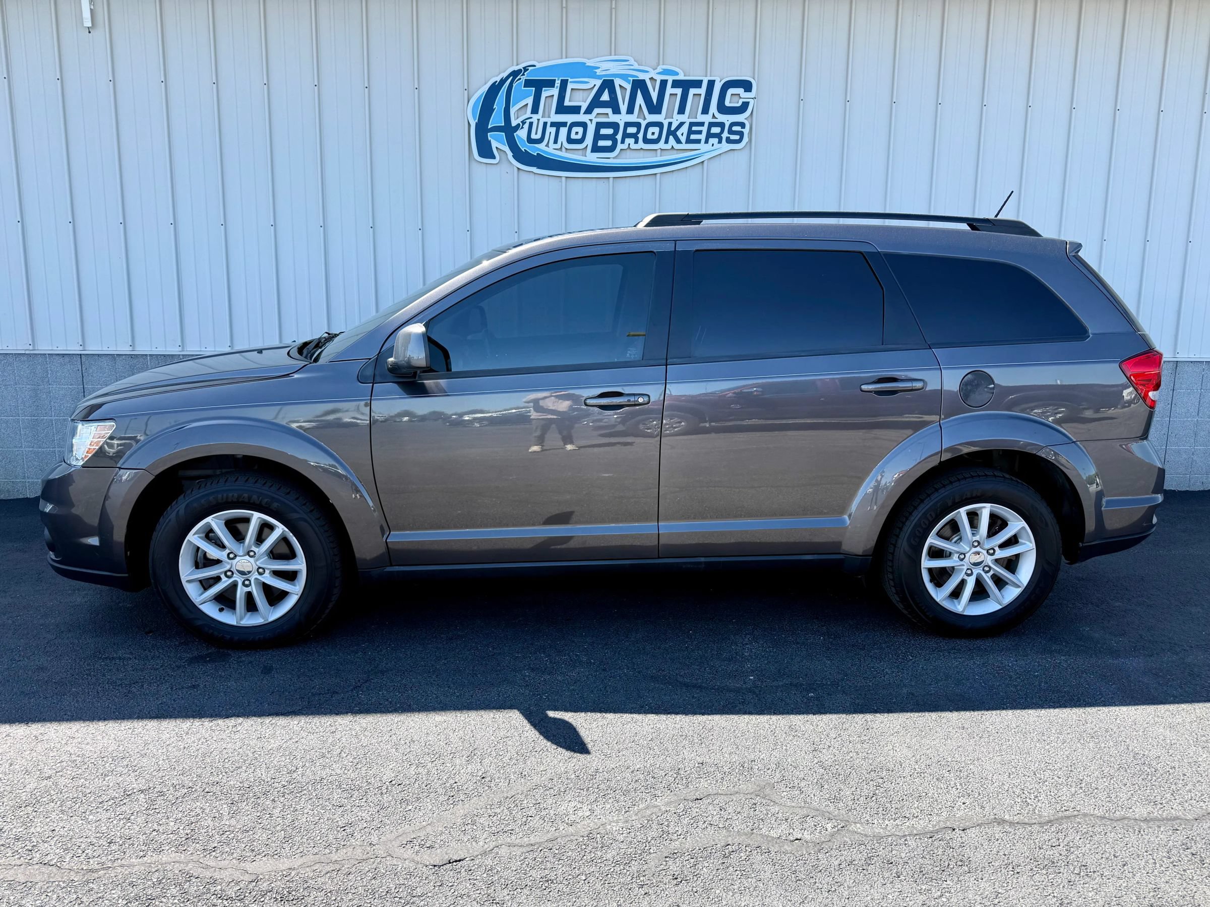 Used 2017 Dodge Journey SXT w/ Premium Group FWD image 2