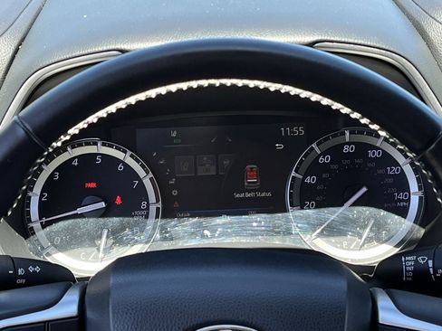 Used 2022 Toyota Highlander XLE FWD image 13