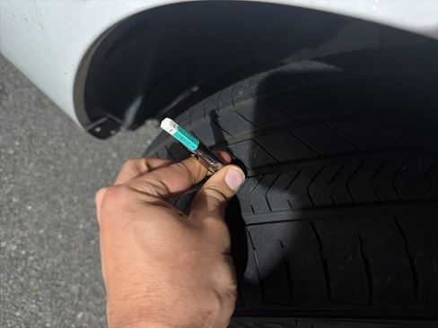 Used 2016 Dodge Challenger SXT Plus image 4