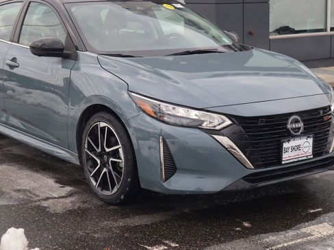 Certified 2025 Nissan Sentra SR w/ SR Premium Package image 2