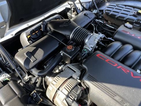 Used 2001 Chevrolet Corvette Coupe w/ Preferred Equipment Group2 image 41