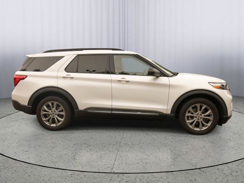 Used 2020 Ford Explorer XLT w/ Equipment Group 202A AWD/4WD image 28