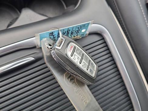 Used 2024 Chrysler Pacifica Touring-L FWD image 27