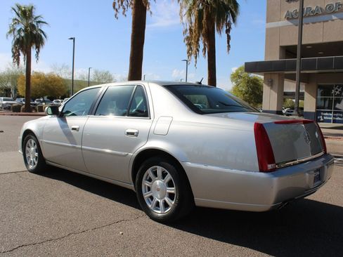 Used 2008 Cadillac DTS FWD image 3