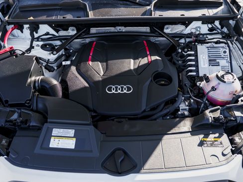 Used 2024 Audi SQ5 Prestige w/ Prestige Package image 33