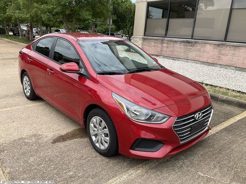 Used 2022 Hyundai Accent SE w/ Cargo Package FWD image 5