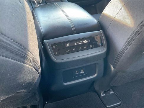 Certified 2024 Nissan Pathfinder SV image 32