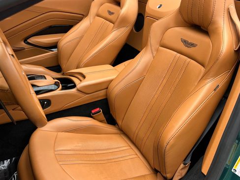 Used 2023 Aston Martin V8 Vantage Roadster RWD image 4