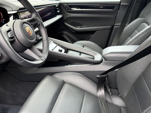 Used 2024 Porsche Macan 4 Electric image 4