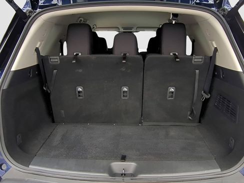 Used 2025 Nissan Pathfinder SV image 13