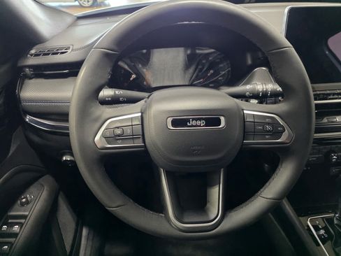 Used 2025 Jeep Compass Latitude w/ Convenience Group AWD/4WD image 19
