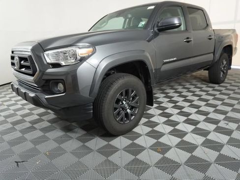 Used 2022 Toyota Tacoma SR5 RWD image 3
