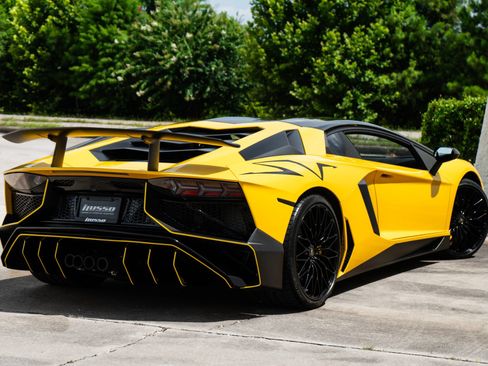 Used 2016 Lamborghini Aventador LP 750-4 Superveloce AWD/4WD image 2