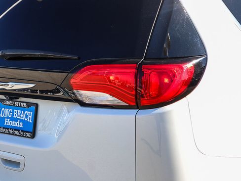 Used 2022 Chrysler Voyager LX image 10