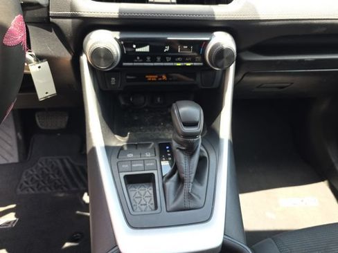 Used 2021 Toyota RAV4 LE w/ Carpet Mat Package (TMS) FWD image 19