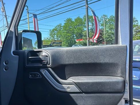 Used 2016 Jeep Wrangler Unlimited Sahara w/ Dual Top Group AWD/4WD image 19