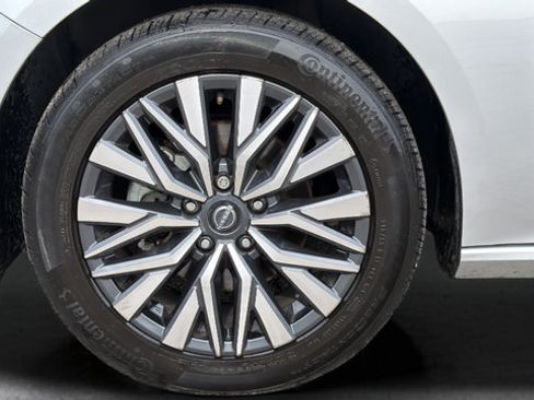 Used 2024 Nissan Altima 2.5 SV AWD/4WD image 43