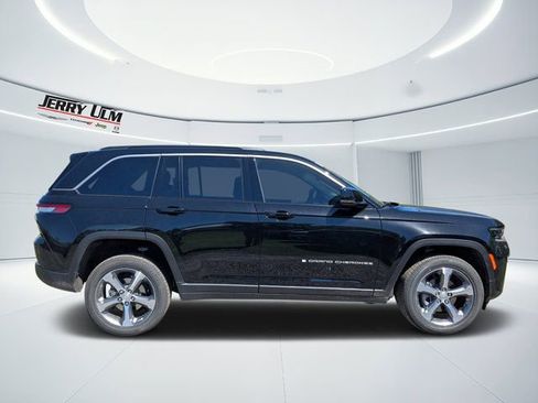 New 2026 Jeep Grand Cherokee Limited AWD/4WD image 2