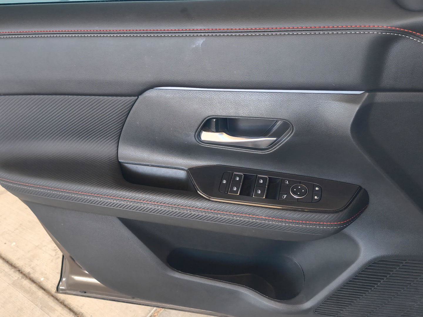 Used 2025 Nissan Kicks SR FWD image 19