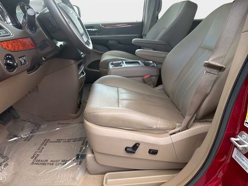 Used 2015 Chrysler Town & Country Touring-L w/ Driver Convenience Group FWD image 16
