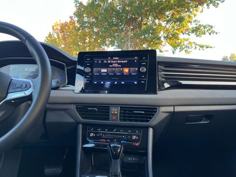 Used 2025 Volkswagen Jetta SE image 21