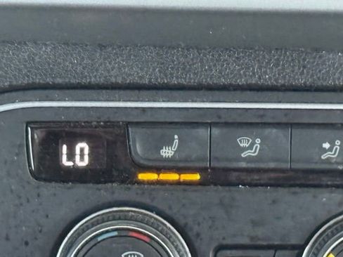 Used 2021 Volkswagen Atlas SE image 33