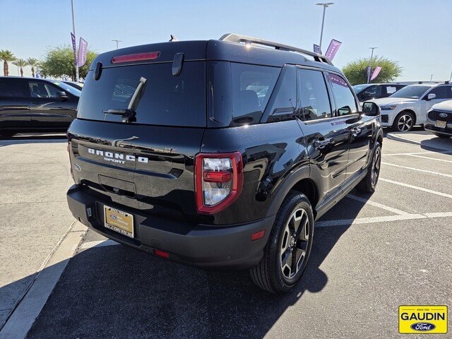 Certified 2023 Ford Bronco Sport Outer Banks w/ Tech Package AWD/4WD image 7