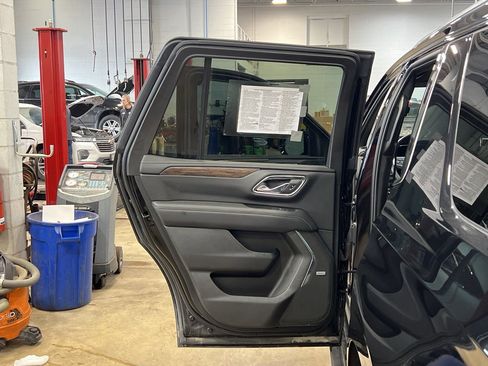Used 2024 Chevrolet Tahoe Premier w/ Premium Package image 35