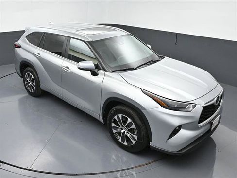 Certified 2025 Toyota Highlander XLE FWD image 39