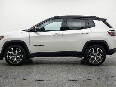 Used 2025 Jeep Compass Limited image 5