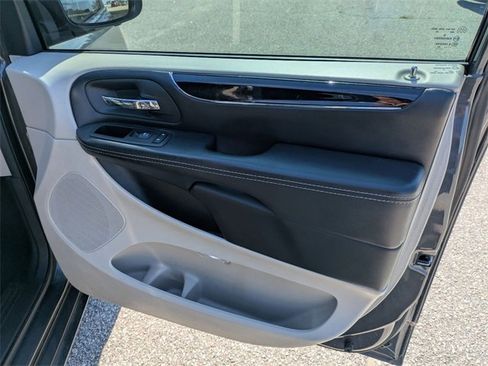 Used 2020 Dodge Grand Caravan SXT image 24