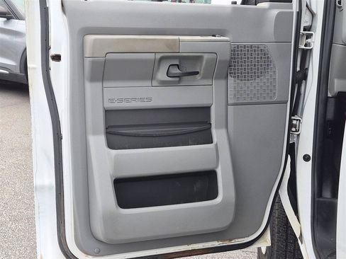 Used 2009 Ford E-350 and Econoline 350 Extended Super Duty RWD image 12