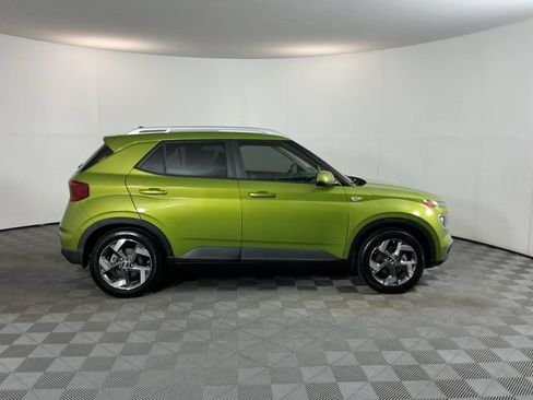 Used 2021 Hyundai Venue SEL FWD image 4