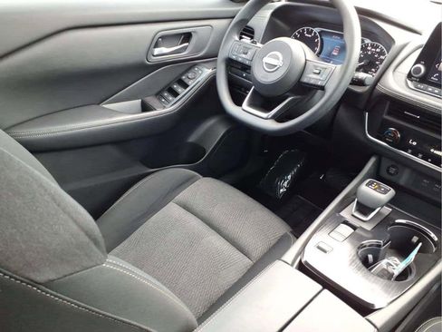 Used 2024 Nissan Rogue SV FWD image 20