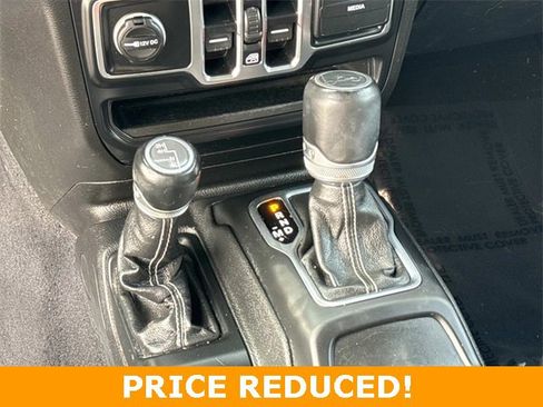 Used 2019 Jeep Wrangler Unlimited Sahara image 22