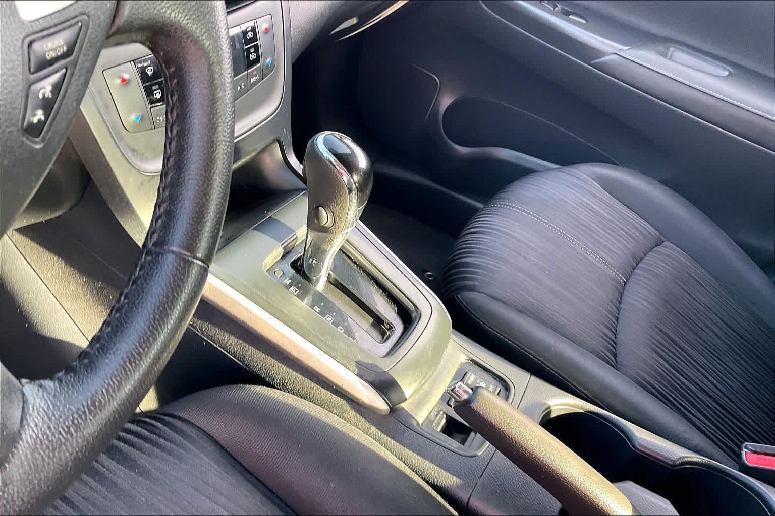 Used 2018 Nissan Sentra SV w/ Premium Package (P01) FWD image 17