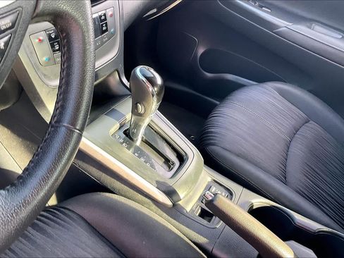 Used 2018 Nissan Sentra SV w/ Premium Package (P01) FWD image 17