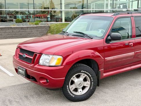 Used 2004 Ford Explorer Sport Trac 4x4 image 2