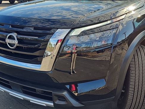 Used 2025 Nissan Pathfinder SL w/ SL Premium Package image 35