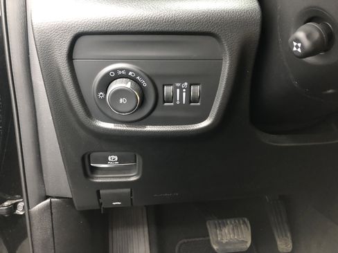 Used 2025 Jeep Grand Cherokee L Summit image 20