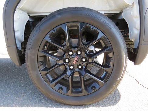 New 2025 GMC Sierra 1500 Elevation image 13