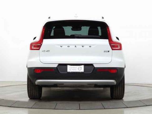 Certified 2025 Volvo XC40 B5 Core image 7